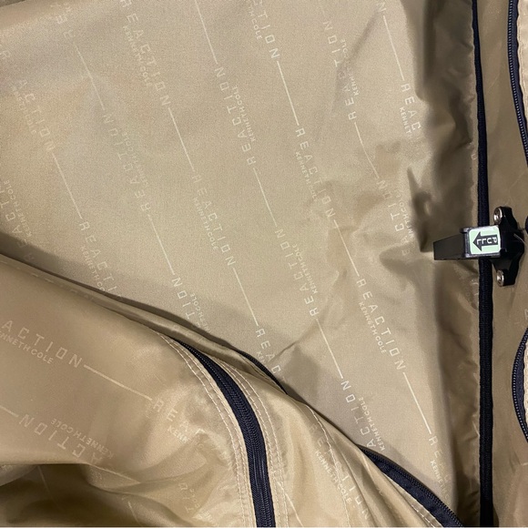 Kenneth Cole Garment Bag Monogrammed with Multiple Pockets and Shoulder Strap - Picture 11 of 15